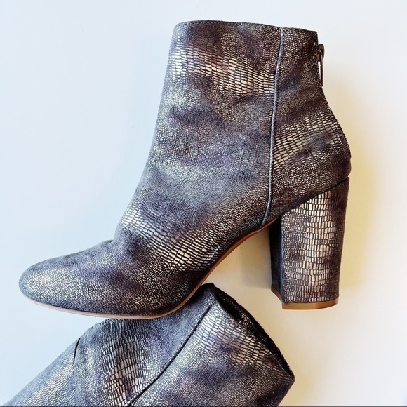 Very G Silver Metallic Boa Print Block Heel Booties Size US 9.5 - Picture 10 of 14